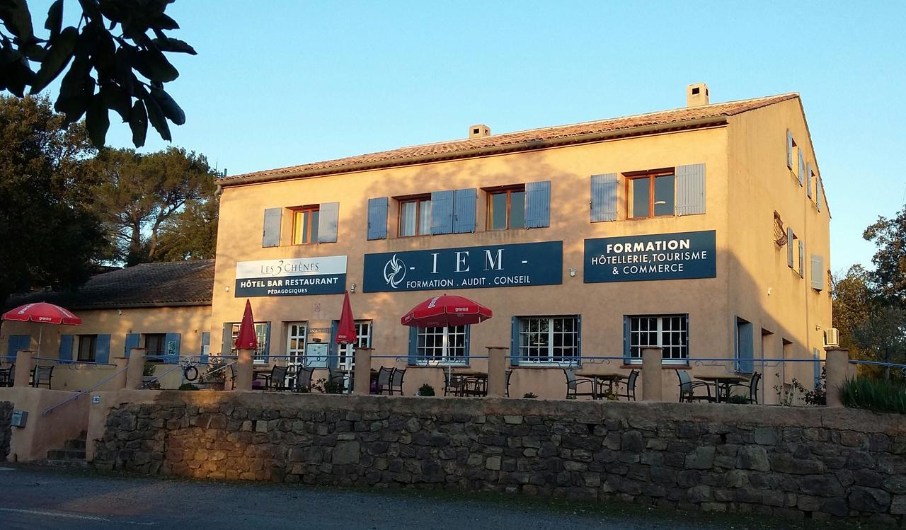 Hotel Restaurant Les 3 Chenes Fréjus Extérieur photo