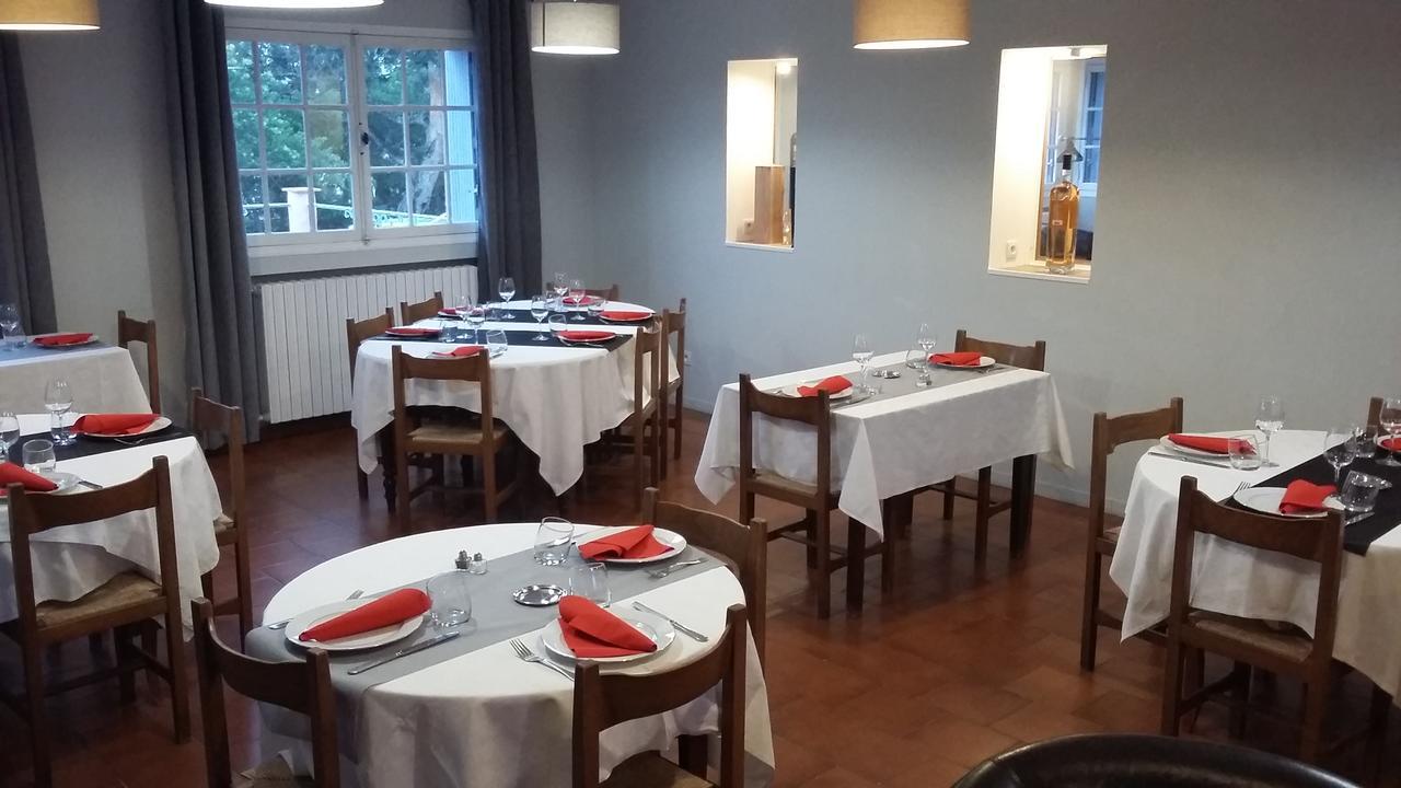 Hotel Restaurant Les 3 Chenes Fréjus Extérieur photo