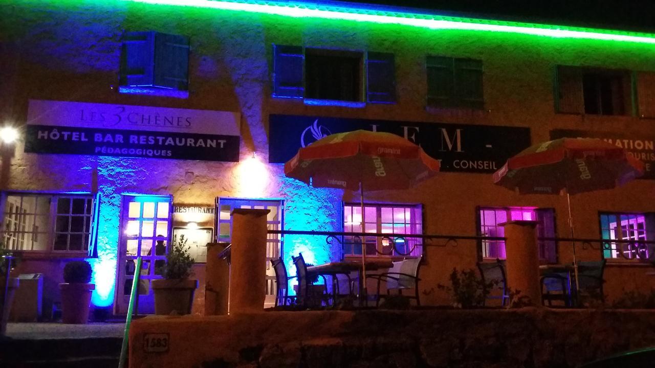 Hotel Restaurant Les 3 Chenes Fréjus Extérieur photo