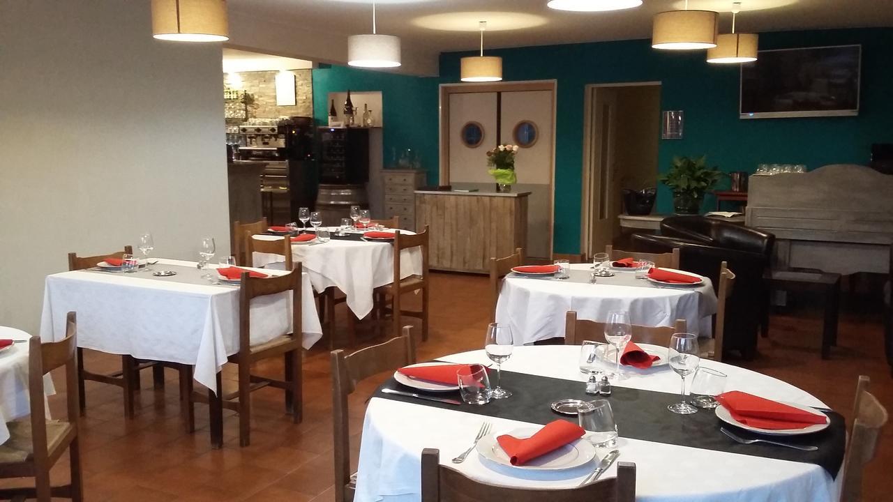 Hotel Restaurant Les 3 Chenes Fréjus Extérieur photo